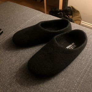 Kyrgies Slippers